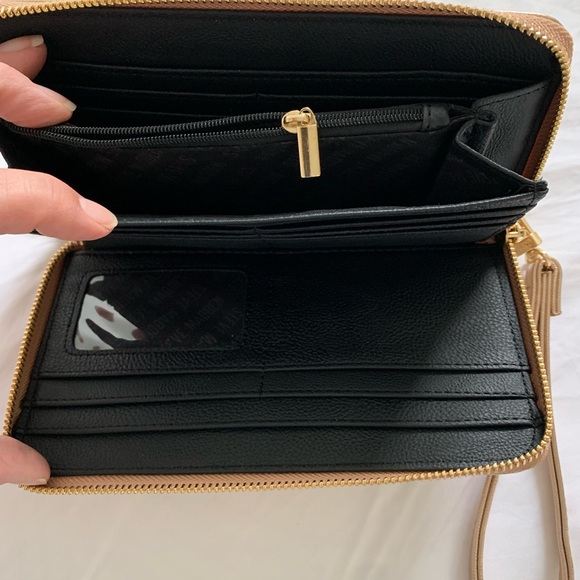 Steve Madden Gold Wristlet Wallet - Picture 2 of 2